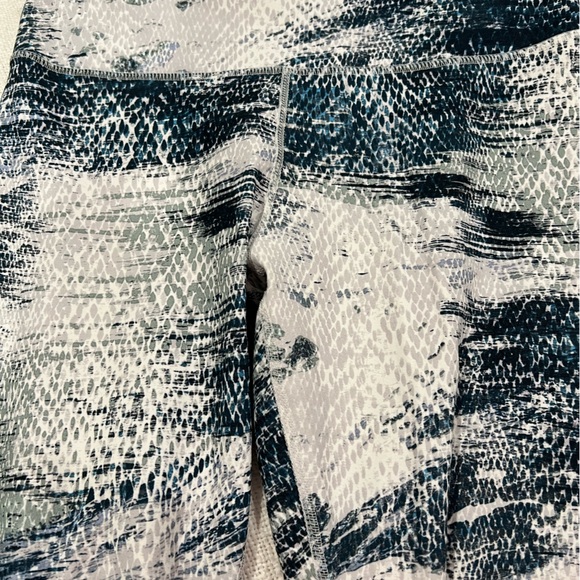 Fabletics - Fossil Print Legging and Sports Bra set - Picture 2 of 4